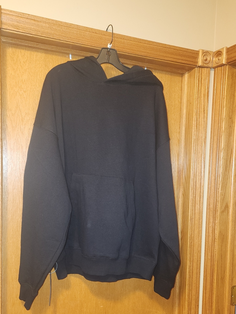 ANANKE Men's Black Pullover Hoodie with Kangaroo Pocket. Like New